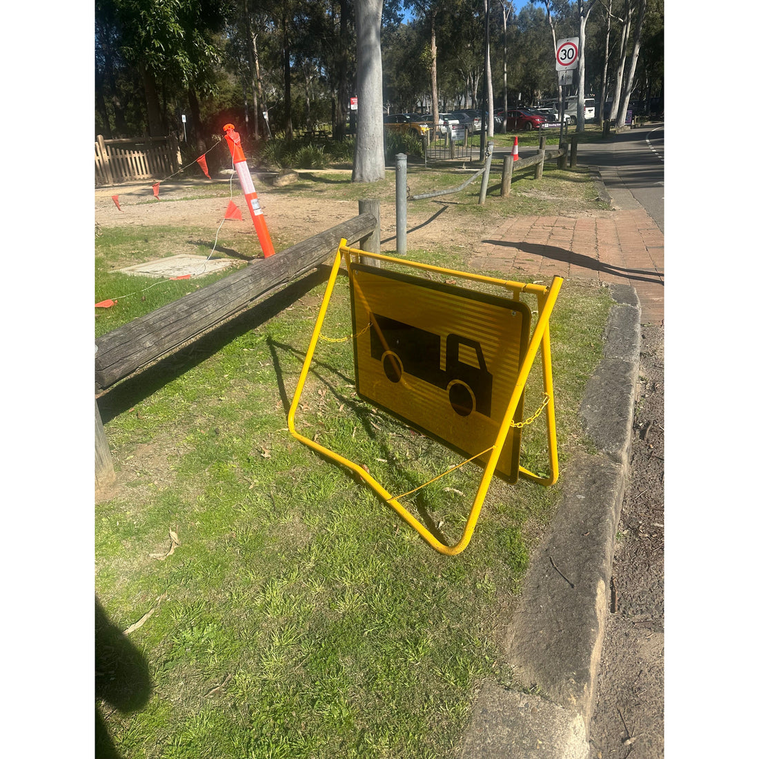 Swing Stand & Sign - Truck - 900x600mm