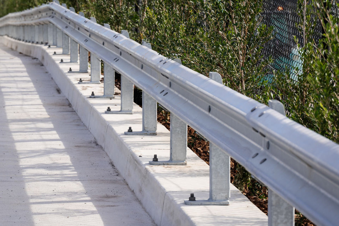 Guard Rail 1-Fix Post Base late - Single Height 620H - Top Mount