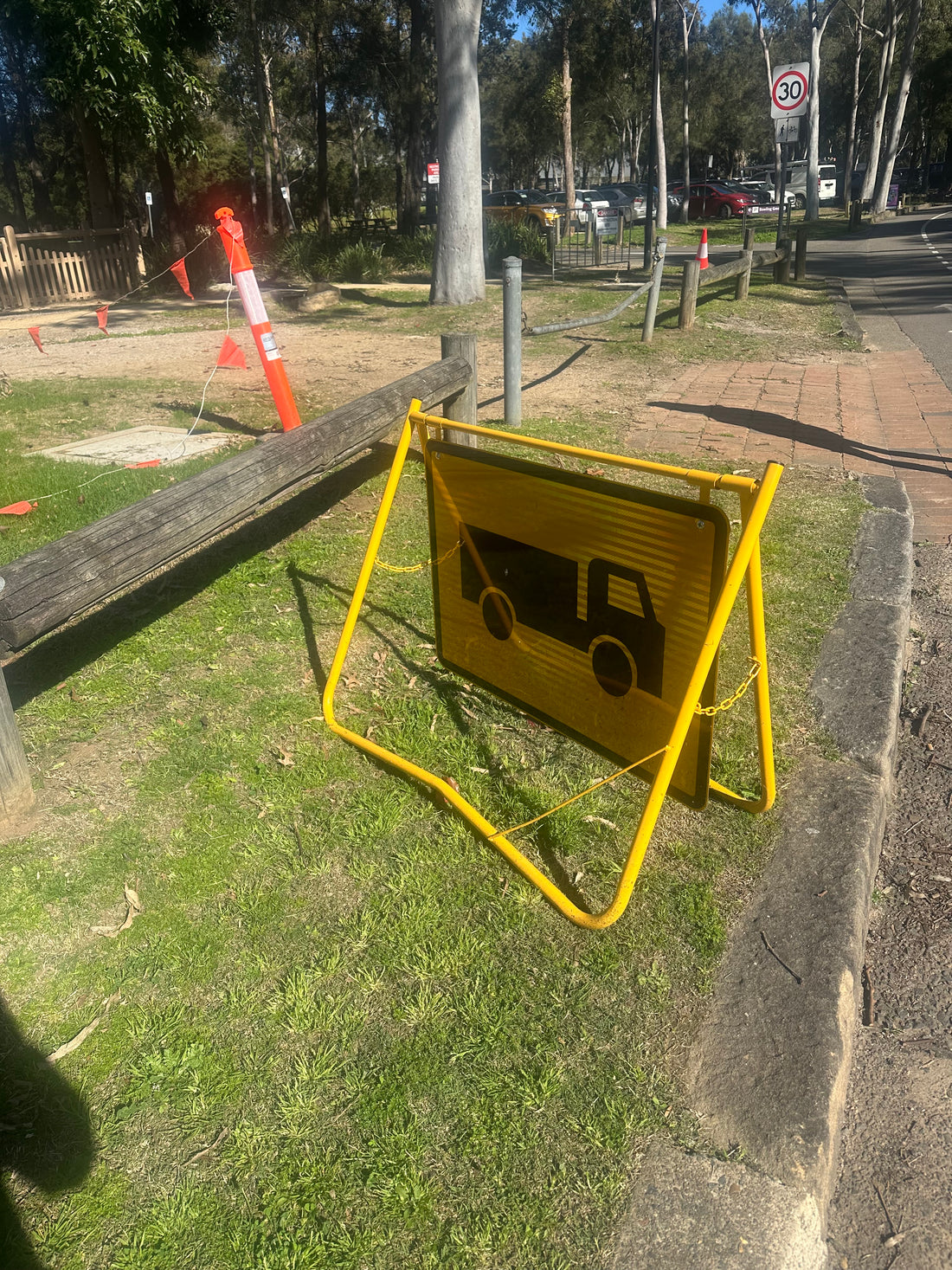 Swing Stand & Sign - Truck - 900x600mm