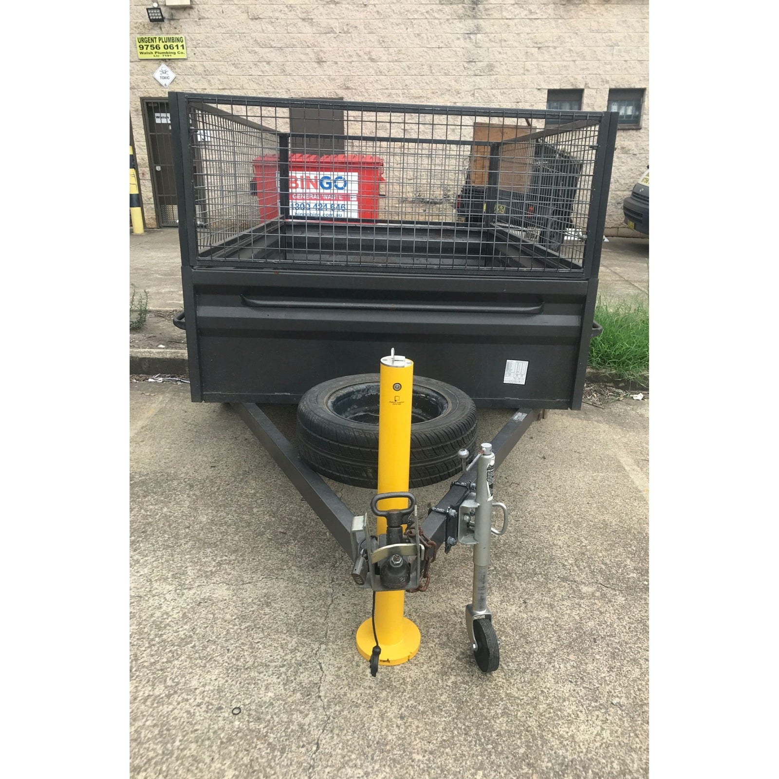 Removable Surface Mount Bollard - 140mm Key Lock