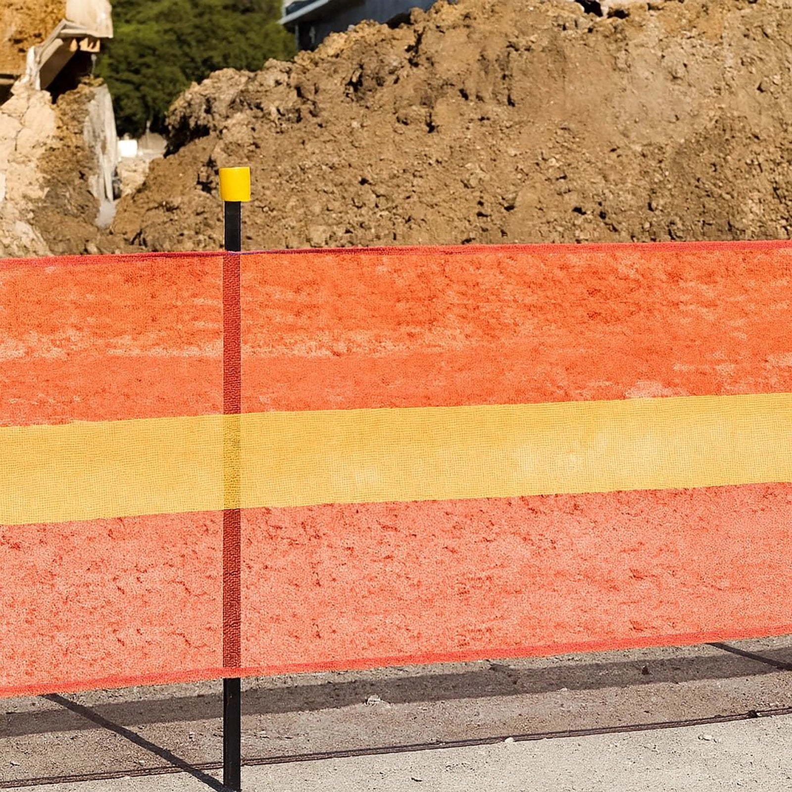 The open "onion bag" mesh pattern allows airflow to pass through easily, significantly reducing the risk of the fence being knocked over or "sailing" in high-wind conditions compared to solid plastic barriers.