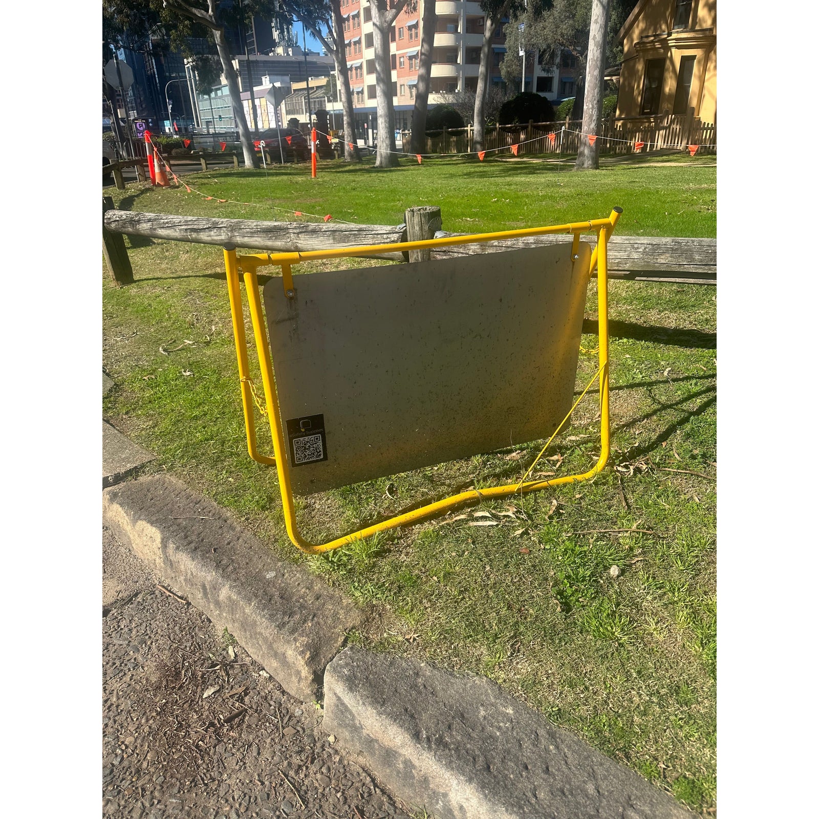 Swing Stand & Sign - Truck - 900x600mm