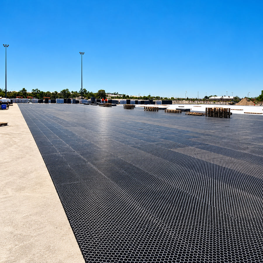 High-strength 20mm plastic drainage cell matrix designed to replace heavy gravel layers in podium decks, planter boxes, and green roofs.