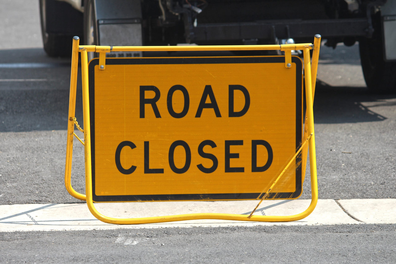 Road closed swing stand sign