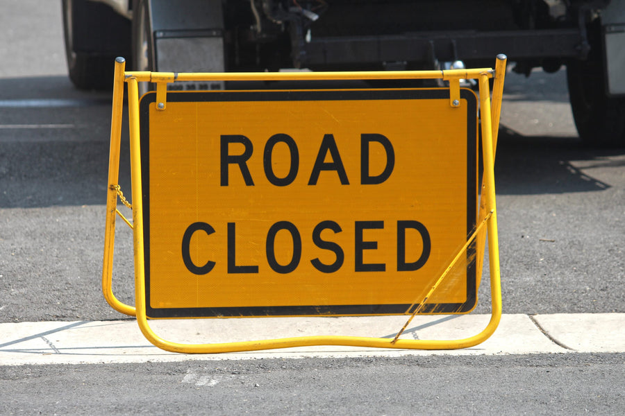Swing Stand & Sign - Road Closed - 900x600mm