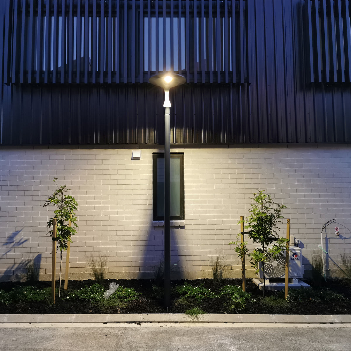 IVY | Darksky Approved Solar Post Top Light