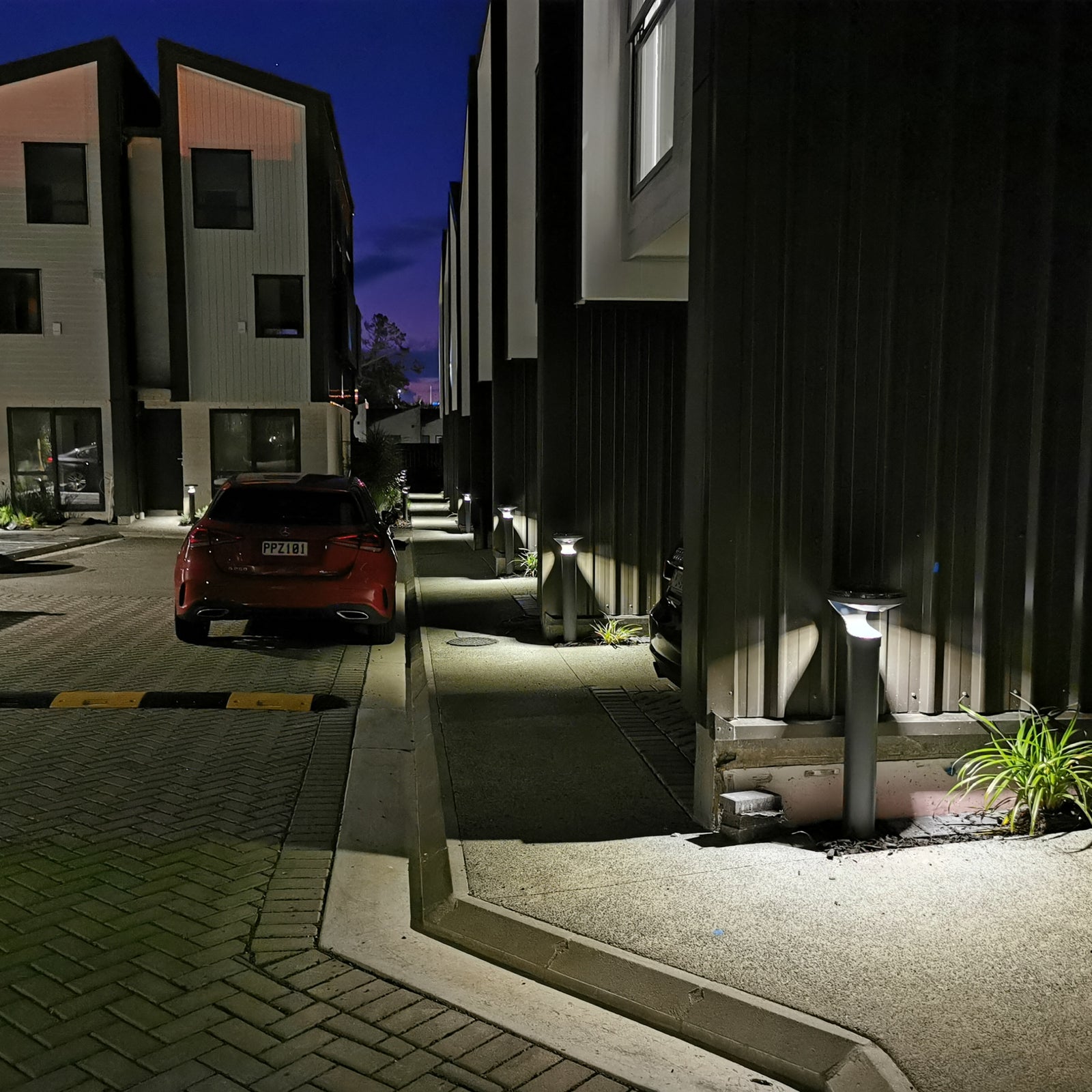 IVY | Darksky Approved Solar Bollard Light - 900mm