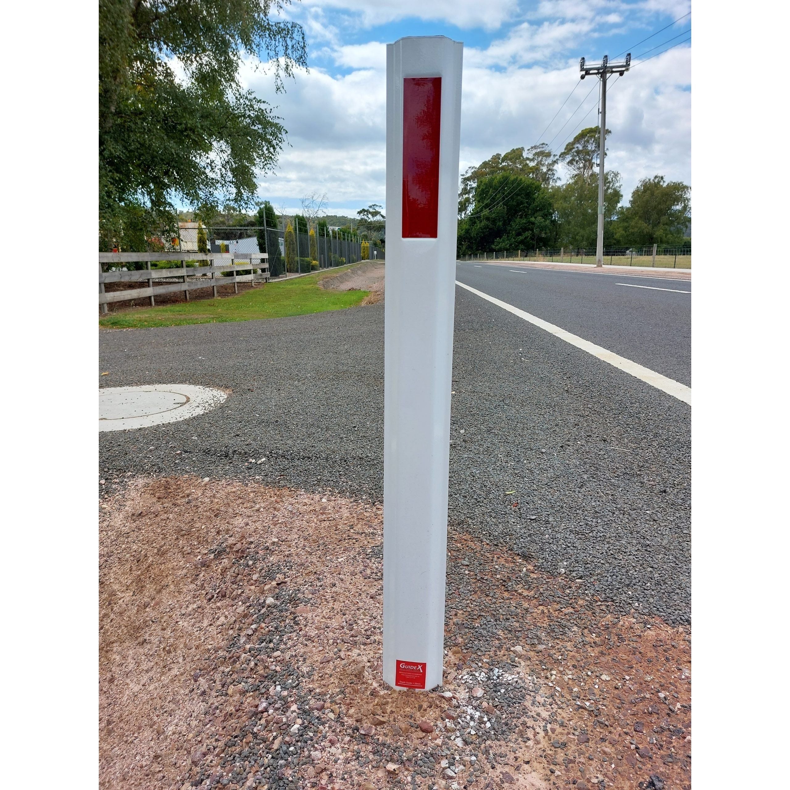 Steel Guide Post 1350mm Red & White – eSafety Supplies