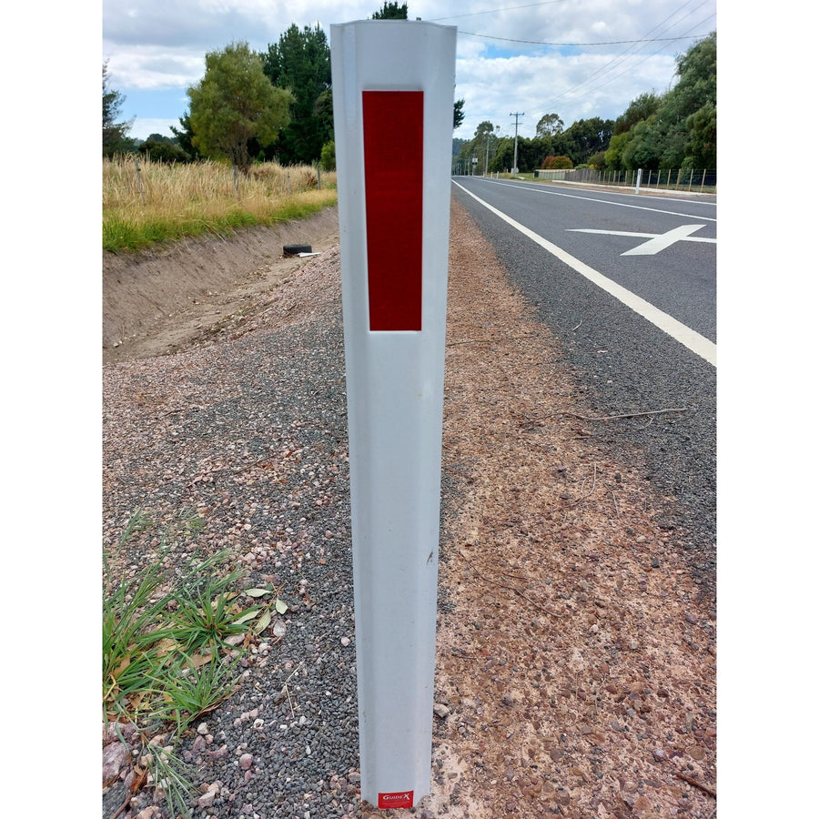 Steel Guide Post 1350mm Red & White