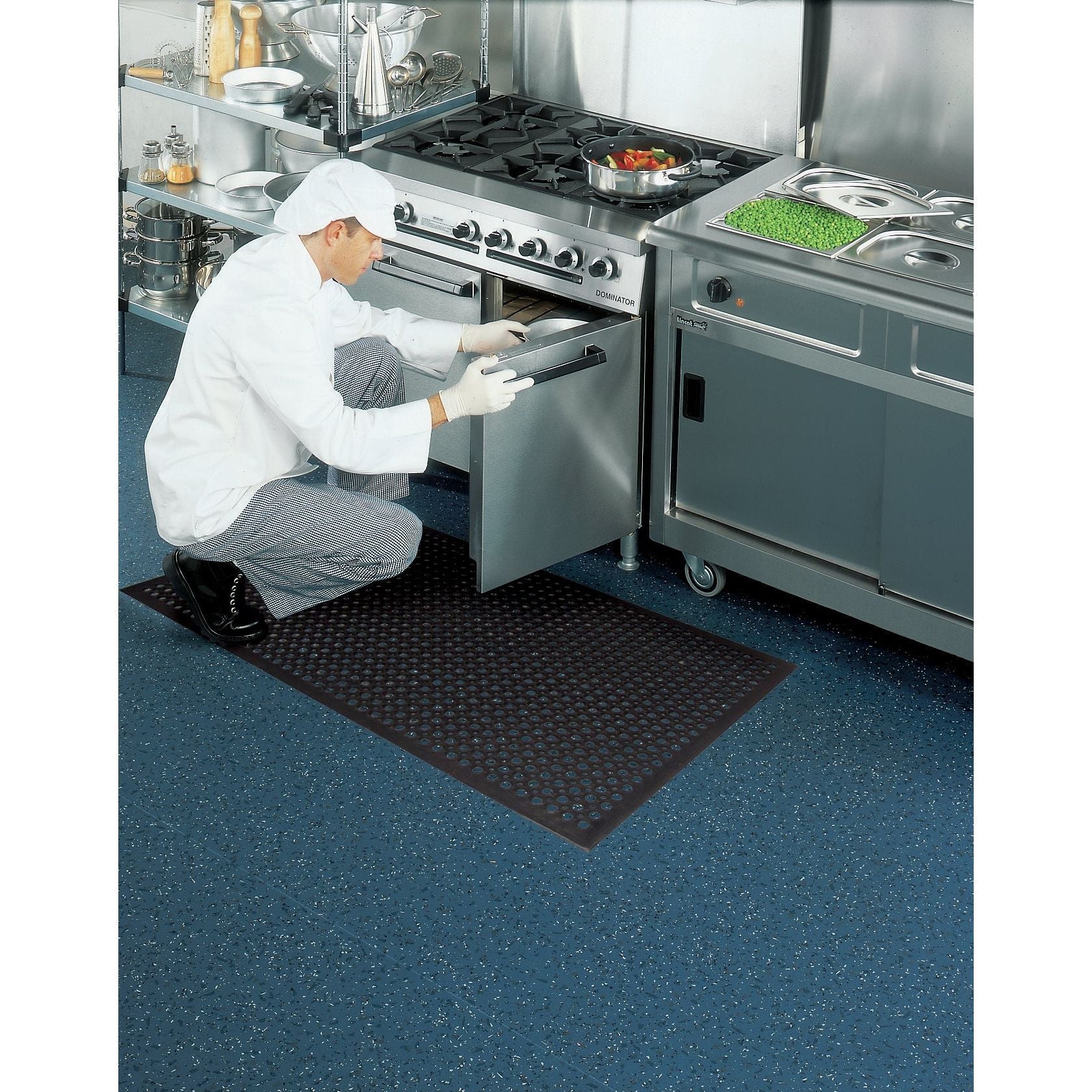 safety-cushion-mat-action-shot-in-commercial-kitchen